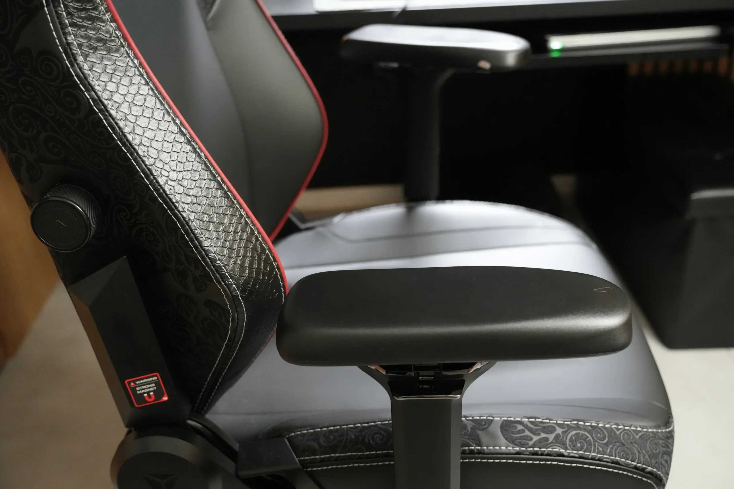 Secretlab Titan Evo HOTD エディションレビュー：ゲームも仕事も“王座 