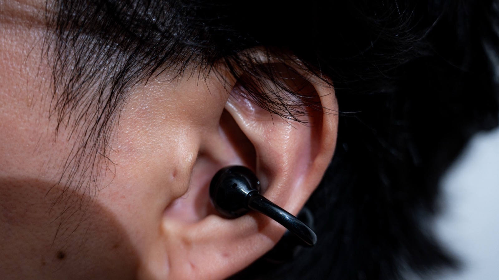 SOUNDPEATS UU2のマイク位置が分かるカット