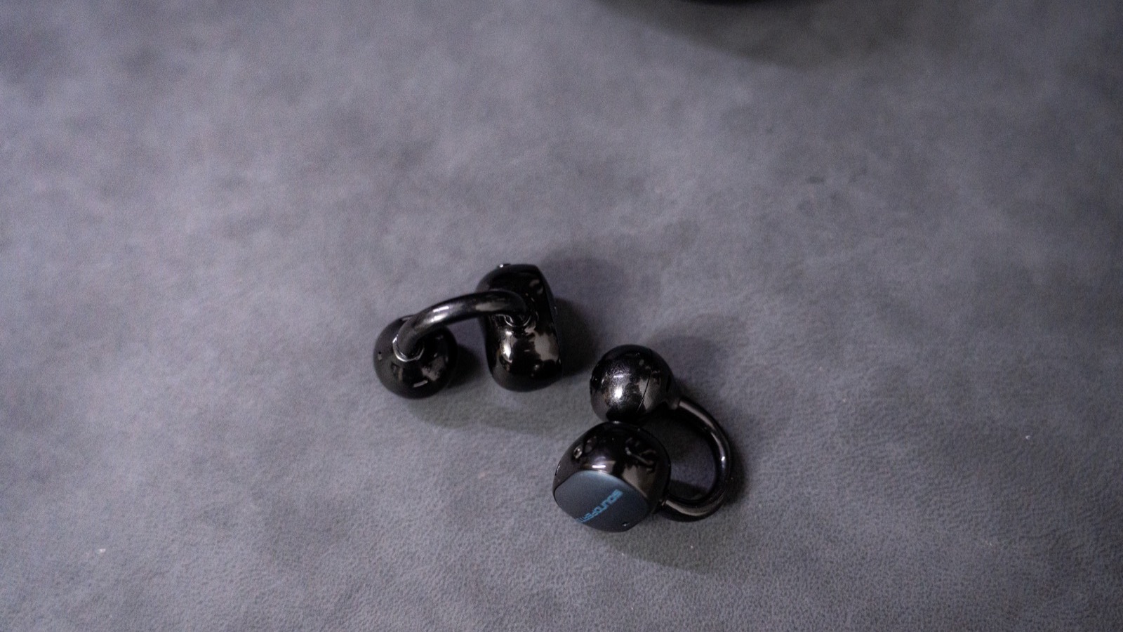SOUNDPEATS UU2本体のクローズアップ