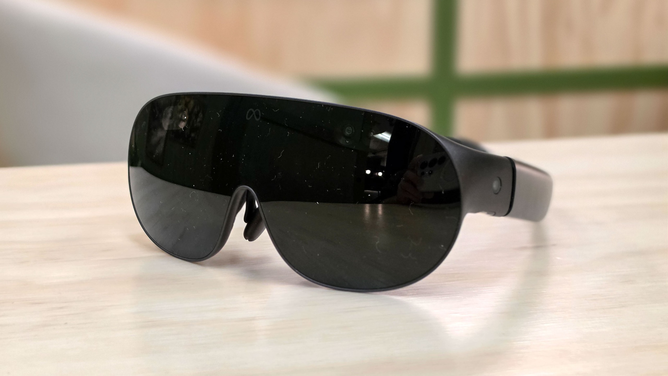 Meta VR Glassesのフロントと側面の接写