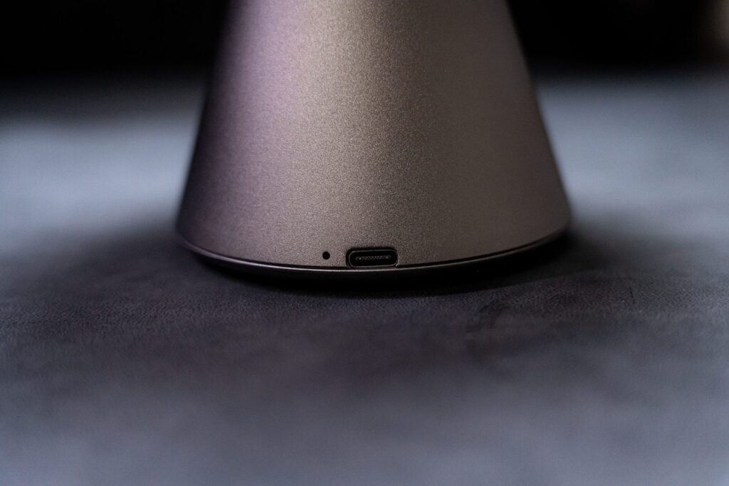 LEXON Mina L底面のUSB-C端子